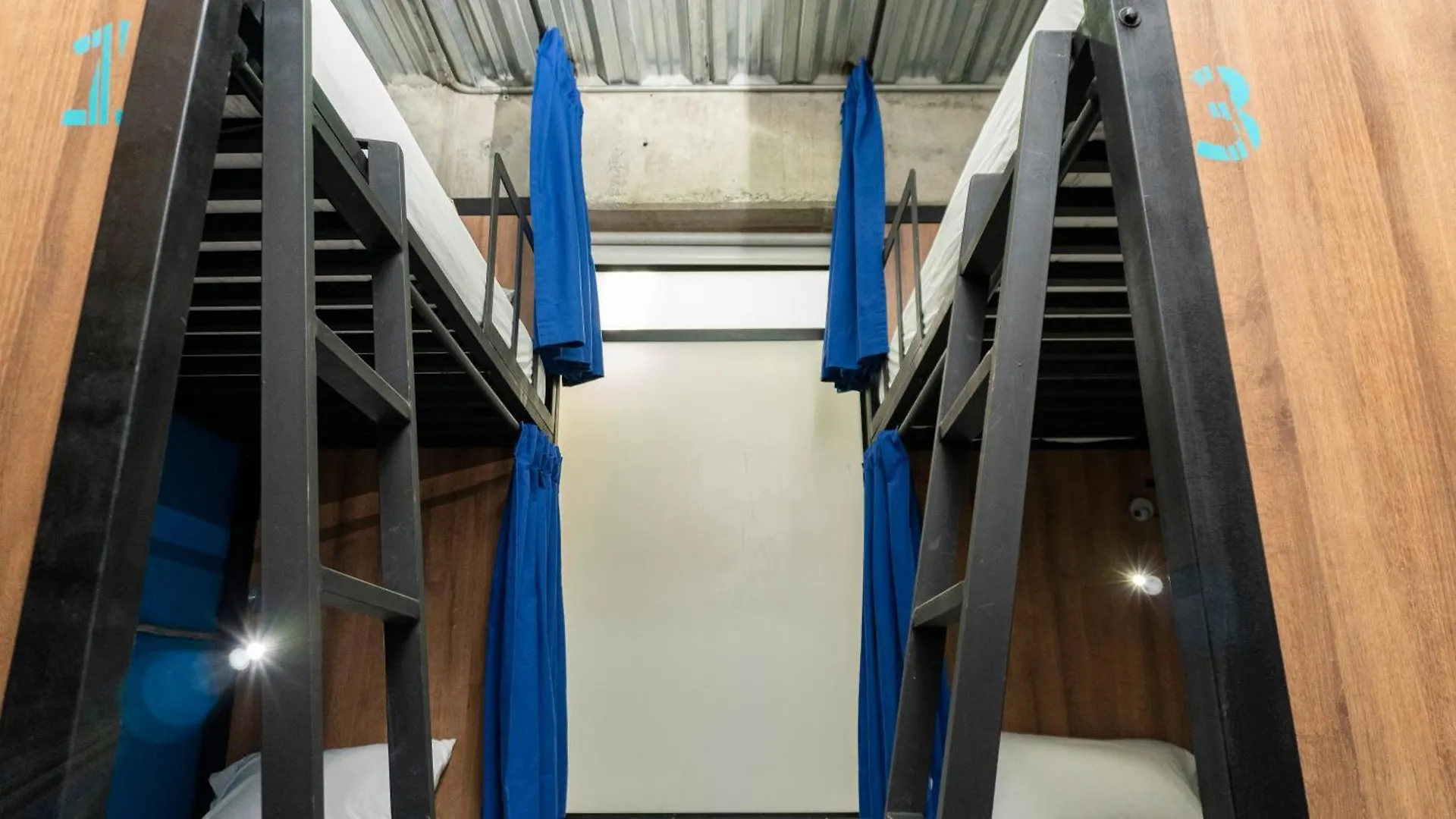 Los Patios Hostel Μεντεγίν
