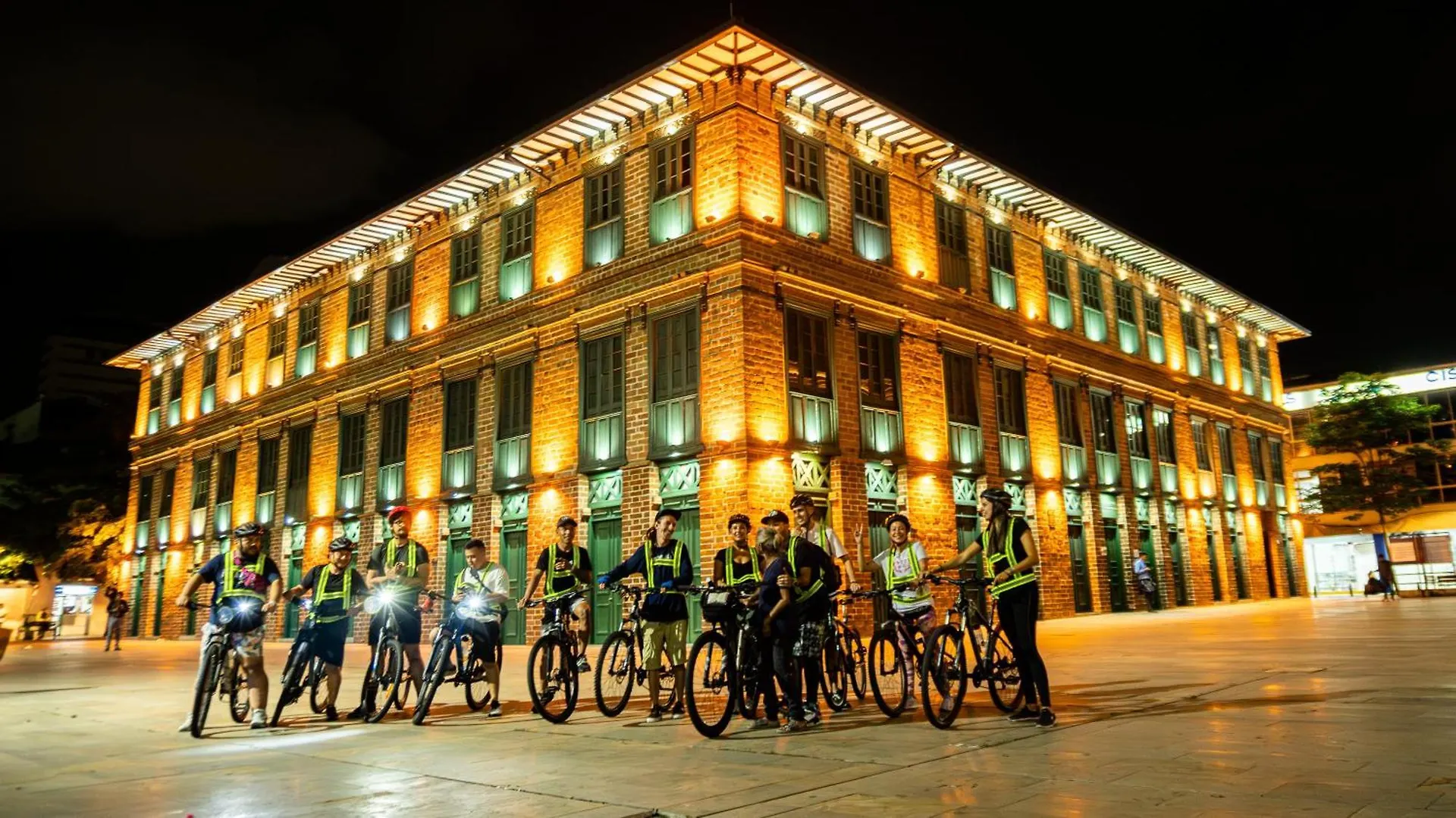 Los Patios Hostel Μεντεγίν
